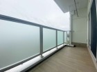 日差しの差し込むバルコニー