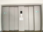 エレベーター付きのマンションです。