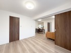 一日の疲れをいやしてくれる主寝室。時を忘れて過ごす場所として過ごせるお部屋です。