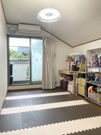 一日の疲れをいやしてくれる主寝室。時を忘れて過ごす場所として過ごせるお部屋です。