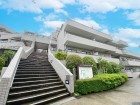 爽やかな青空の下に贅沢なほどに降り注ぐ陽光、豊かな居住性と、クオリティが見事に調和した住空間は、住まうことの喜びを感じさせてくれ