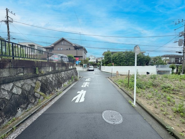 整備された前面道路です。
