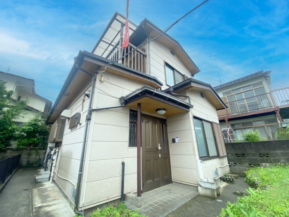 住む人を映し出す洗練された佇まいは、いつまでも輝き続けながらいつしか街の風景に溶け込んでいきます。
