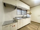 使い勝手の良い設備のキッチンで効率よくお料理もできます。