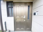 お客様をお迎えする玄関は落ち着いた雰囲気。
