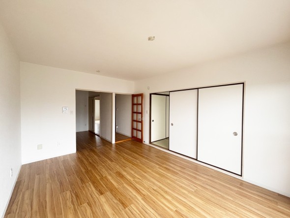 家族と過ごす時間を大切にしたい方にぴったりの明るくゆとりある住空間です。