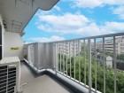 日差しの差し込むバルコニー