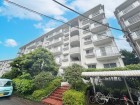 爽やかな青空の下に贅沢なほどに降り注ぐ陽光、豊かな居住性と、クオリティが見事に調和した住空間は、住まうことの喜びを感じさせてくれ
