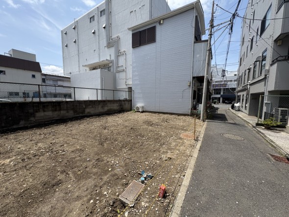 青空広がる解放感ある立地です。