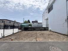 建築条件なしの売地です。お好きなハウスメーカーで建築していただけます。