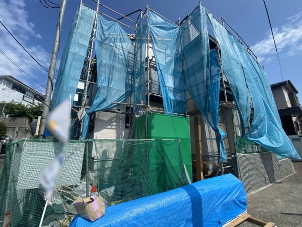 爽やかな青空の下に贅沢なほどに降り注ぐ陽光、豊かな居住性と、クオリティが見事に調和した住空間は、住まうことの喜びを感じさせてくれ