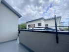 日差しの差し込むバルコニー