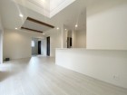 家族と過ごす時間を大切にしたい方にぴったりの明るくゆとりある住空間です。