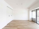 一日の疲れをいやしてくれる主寝室。時を忘れて過ごす場所として過ごせるお部屋です。