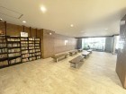 お客様をお迎えするエントランスは落ち着いた雰囲気。