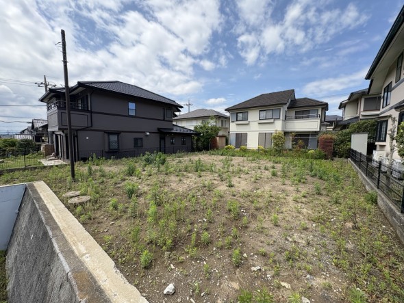 建築条件なしの売地です。お好きなハウスメーカーで建築していただけます。