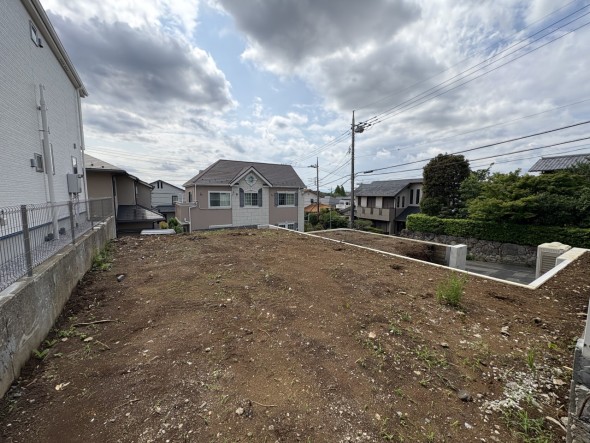 爽やかな青空の下に贅沢なほどに降り注ぐ陽光、豊かな居住性と、クオリティが見事に調和した住空間は、住まうことの喜びを感じさせてくれ