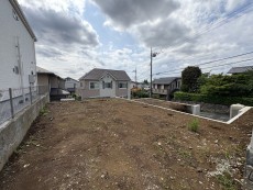 爽やかな青空の下に贅沢なほどに降り注ぐ陽光、豊かな居住性と、クオリティが見事に調和した住空間は、住まうことの喜びを感じさせてくれ
