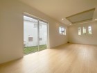 みんなが集い、食事と楽しい会話が始まる。話に夢中になりすぎて、ついつい時を忘れてしまう。そんな束の間の幸せを感じさせてくれる場所