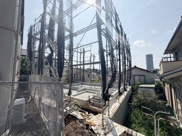 周辺は閑静な住宅街につき落ち着いた環境です。