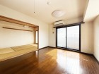 フローリングの色合いも温かみのある雰囲気が出ています。