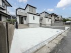 爽やかな青空の下に贅沢なほどに降り注ぐ陽光、豊かな居住性と、クオリティが見事に調和した住空間は、住まうことの喜びを感じさせてくれ