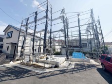 爽やかな青空の下に贅沢なほどに降り注ぐ陽光、豊かな居住性と、クオリティが見事に調和した住空間は、住まうことの喜びを感じさせてくれ