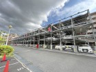 敷地内駐車場もございます。空き状況等はお気軽にお問い合わせください。