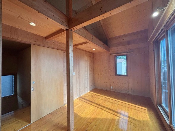一日の疲れをいやしてくれる主寝室。時を忘れて過ごす場所として過ごせるお部屋です。