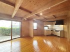 キッチンからはリビング全体が見渡せる設計。 小さなお子様が遊ぶ様子を見守りながらお料理ができますね。