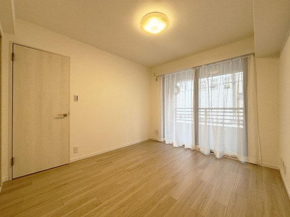 一日の疲れをいやしてくれる主寝室。時を忘れて過ごす場所として過ごせるお部屋です。
