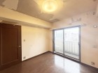 洋室6.5帖。明るくあたたかな居室では、朝の目覚めも気持ちよく起きられます。