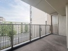 日差しの差し込むバルコニー