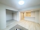 キッチンからはリビング全体が見渡せる設計。 小さなお子様が遊ぶ様子を見守りながらお料理ができますね。
