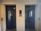 エレベーター付きのマンションです。
