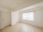 洋室7.3帖。一日の疲れをいやしてくれる主寝室。時を忘れて過ごす場所として過ごせるお部屋です。