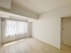 キッチンからはリビング全体が見渡せる設計。 小さなお子様が遊ぶ様子を見守りながらお料理ができますね。