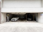 敷地内駐車場がございます。空き状況等に関しましてはお気軽にお問い合わせください。