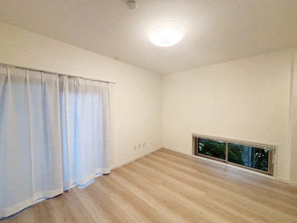フローリングの部屋は清潔感があり、日々のお掃除も楽で助かりますね！