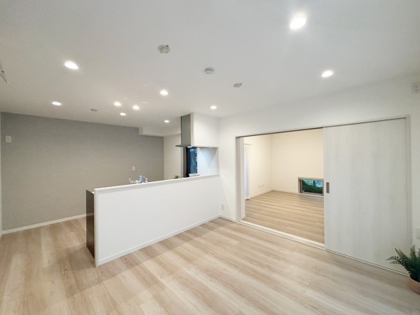 家族と過ごす時間を大切にしたい方にぴったりの明るくゆとりある住空間です。