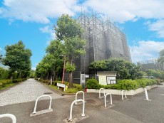 爽やかな青空の下に贅沢なほどに降り注ぐ陽光、豊かな居住性と、クオリティが見事に調和した住空間は、住まうことの喜びを感じさせてくれ