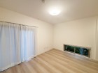 フローリングの部屋は清潔感があり、日々のお掃除も楽で助かりますね！