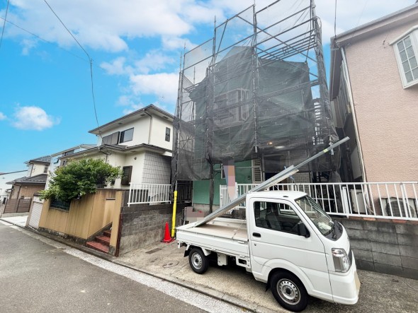 爽やかな青空の下に贅沢なほどに降り注ぐ陽光、豊かな居住性と、クオリティが見事に調和した住空間は、住まうことの喜びを感じさせてくれ