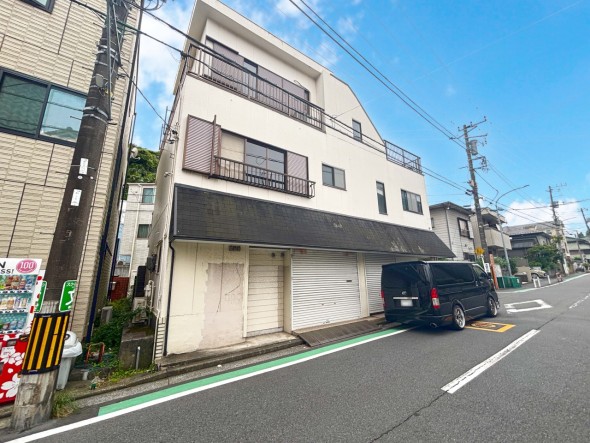 整備された前面道路です。