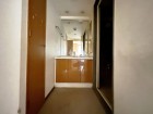 十分な大きさの洗面台は、身だしなみチェックや歯磨きなど、朝の慌ただしい時間でも余裕とゆとりを感じて頂けます。
