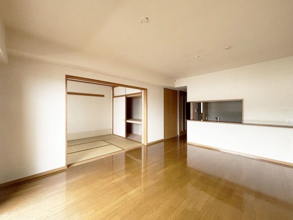 家族と過ごす時間を大切にしたい方にぴったりの明るくゆとりある住空間です。リフォーム前