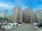 爽やかな青空の下に贅沢なほどに降り注ぐ陽光、豊かな居住性と、クオリティが見事に調和した住空間は、住まうことの喜びを感じさせてくれ