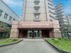 お客様をお迎えする玄関は落ち着いた雰囲気。帰り着くたびに洗練されたテイストの空間に迎えられ誇りと喜びを感じる玄関まわりです。