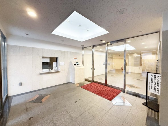 居住者の帰り、訪れる方を優しく迎え、やすらぎに満ちた生活空間を予感させる。健やかな暮らしを楽しめそう。