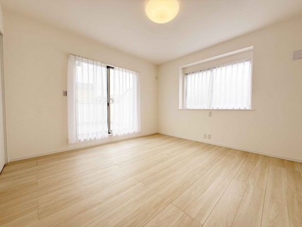 一日の疲れをいやしてくれる主寝室。時を忘れて過ごす場所として過ごせるお部屋です。